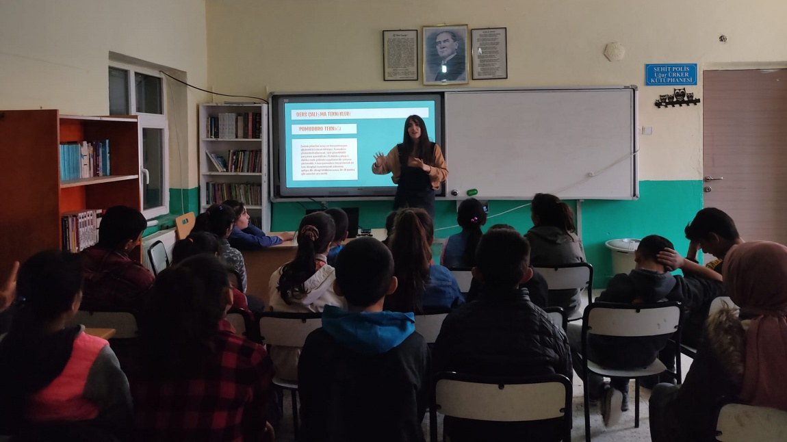 Türkiye Bağımlılıkla Mücadele Eğitimi kapsamında anasınıfı ilkokul ve ortaokul öğrencilerimize rehber öğretmen tarafından eğitim verildi.